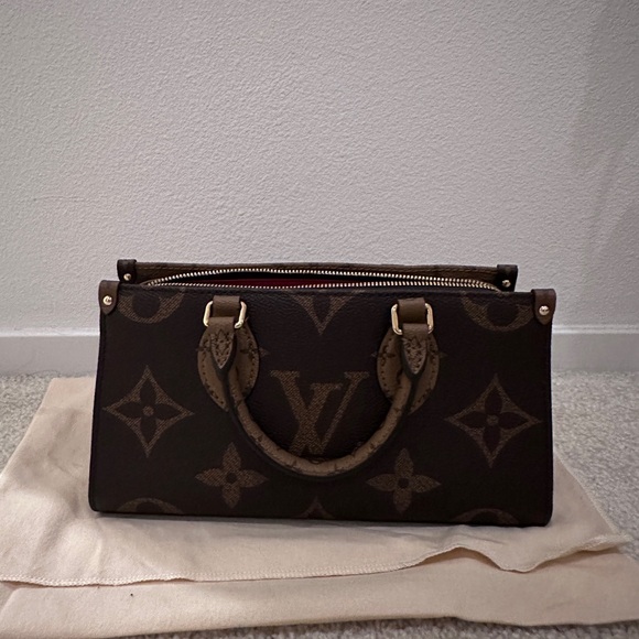 New Louis Vuitton Onthego Eastwest - Picture 3 of 8